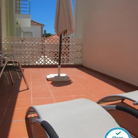 Cezimbra Apartmán *